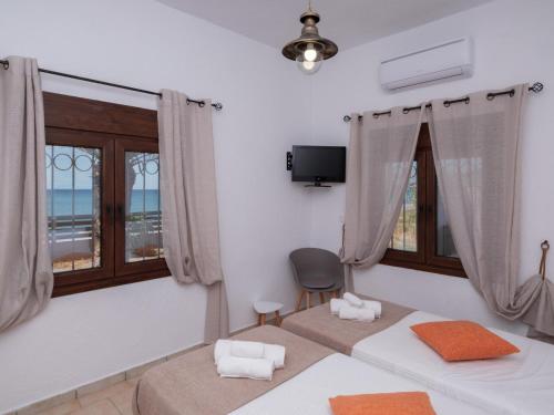 Katil atau katil-katil dalam bilik di Atalanti Seaside Junior Suites, Beachfront