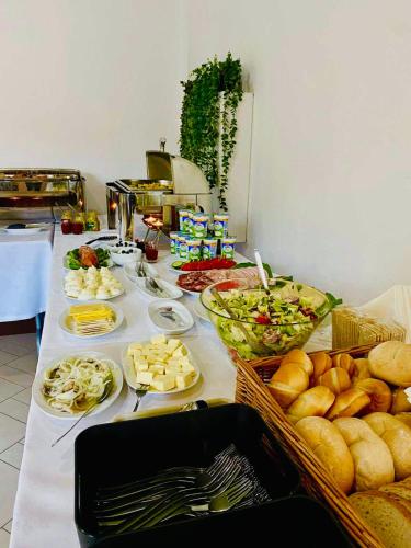 Makanan di atau berdekatan hotel