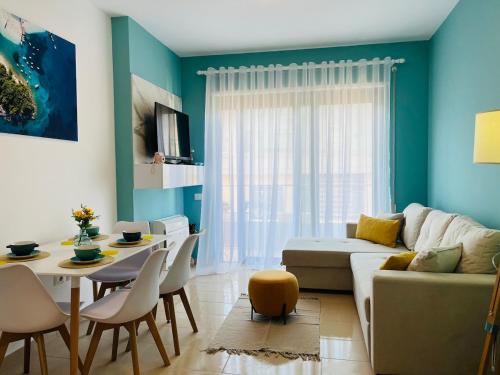 Sunny Apartment by PikHost