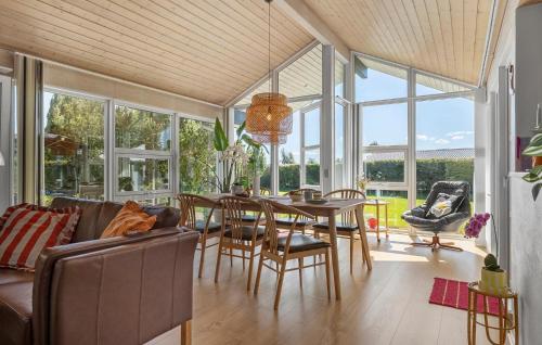 Χώρος καθιστικού στο Lovely Home In Hejls With Wifi