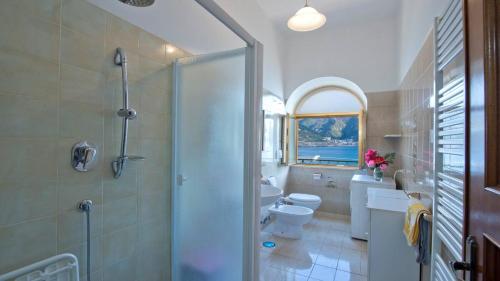 Ένα μπάνιο στο VILLA DI PALMA access to the beach and solarium