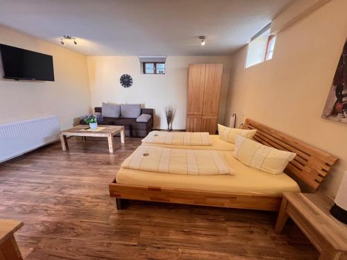 Postel nebo postele na pokoji v ubytování Landhotel im Hexenwinkel