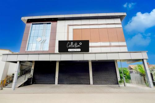 a building with a sign on the front of it at Collection O Pukkattupady Aluva East in Kakkanad