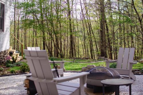 Κήπος έξω από το Fire Pit, Private & Stylish Birdsong Schoolhouse