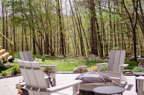 Κήπος έξω από το Fire Pit, Private & Stylish Birdsong Schoolhouse