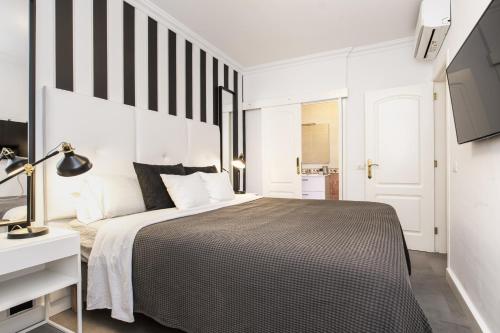 Una cama o camas en una habitación de Profithome Viña Vieja - Boutique Apartment Tenerife