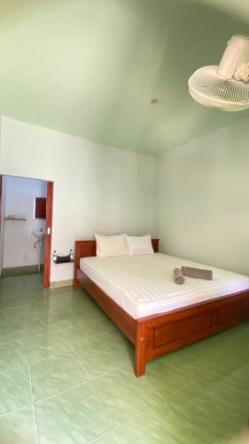 a bedroom with a large bed in a room at Mango Lodge in Gili Gede