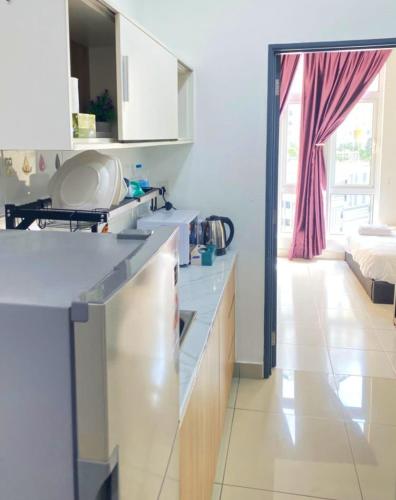 Η κουζίνα ή μικρή κουζίνα στο Studio at Mesahill Nilai by D'KAY HOMES with Mall, near USIM KLIA