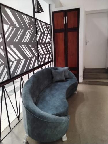 a blue couch sitting in a room with a wall at 3 Bed Room Villa near Colombo in Kiribathgoda