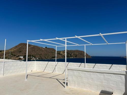 a metal canopy on top of a sandy beach at Villa Iza in Skala