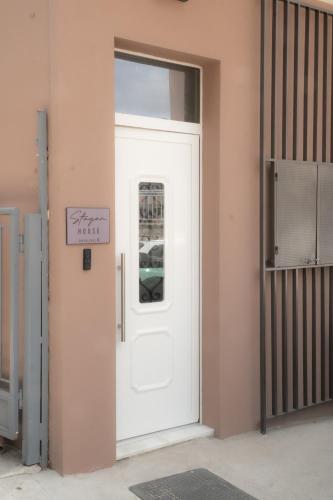 Stagonhouse2
