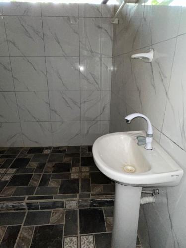 Ένα μπάνιο στο Capibara Hostel