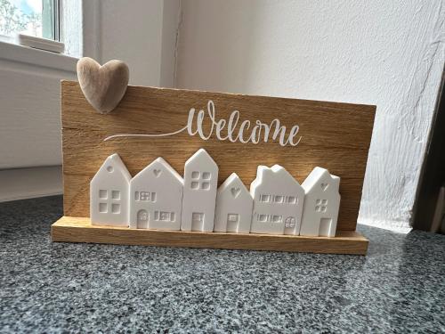 a wooden sign with a bunch of white houses at Terrassenwohnung City an der Kleinen Weser in Bremen