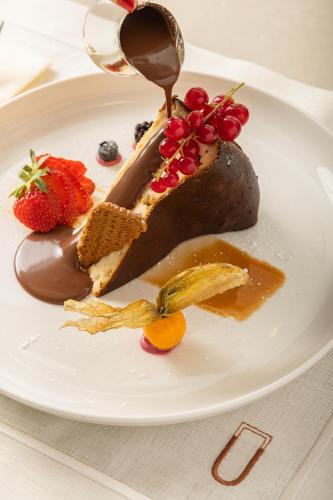 Comida en o cerca de este hotel