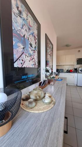 a kitchen with a table with food on it at Apppartement 2 pièces centre-ville in Chauffailles