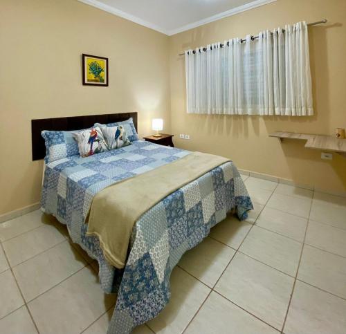 Postel nebo postele na pokoji v ubytování Maravilhoso Hostel Pousada Casa das Flores no Centro de Assis- SP-Brasil