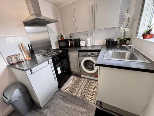 Una cocina o zona de cocina en Room 2 Shared House 10 min from Center