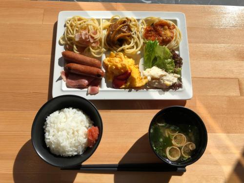 Makanan di atau berdekatan hotel