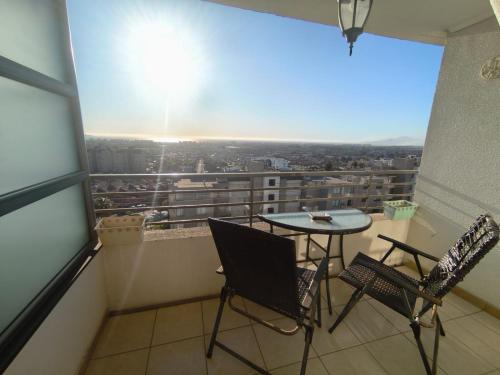 a balcony with a table and chairs and a view at Hermosa Vista La serena in La Serena