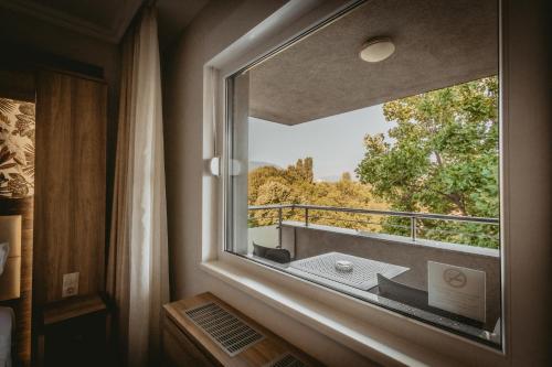 Foto dalla galleria di Hotel ZOO Sofia - Secured Paid Parking a Sofia