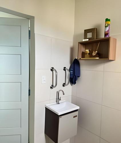a bathroom with a sink and a toilet at Loft Estilo seguro e bem localizado in Rio Branco