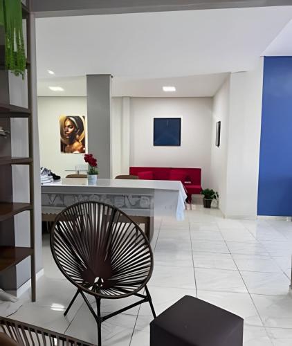 a black chair in a lobby with a table at Loft Estilo seguro e bem localizado in Rio Branco