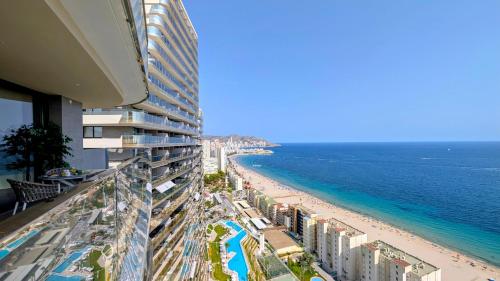 SUNSET SAILORS show apartment