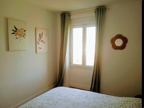 a bedroom with a bed and a window at Appartement en Corrèze in Le Lonzac