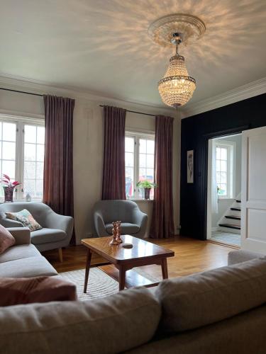 Ruang duduk di Charming villa with a historical touch, divided vertically