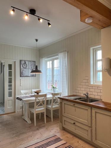 Gambar di galeri bagi Charming villa with a historical touch, divided vertically di Narvik