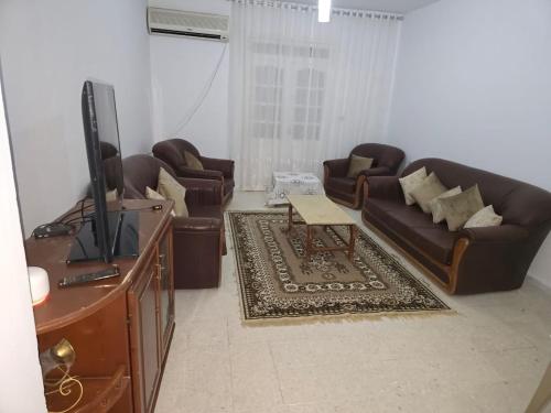Μια τηλεόραση ή/και κέντρο ψυχαγωγίας στο Beach apartment g