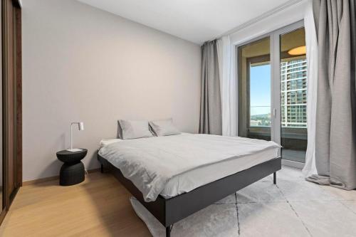 Postel nebo postele na pokoji v ubytování Sky Park Luxury Apartment with Stunning Views