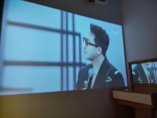 Televisyen dan/atau pusat hiburan di Hanoifriends