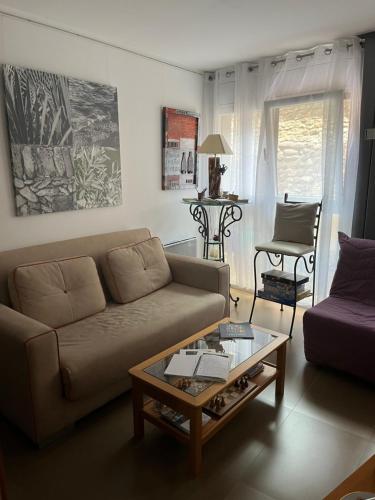 a living room with a couch and a coffee table at Alojamiento Evelyne Cal Paleta Noves de Segre in Novés de Segre