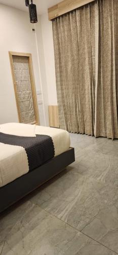 Postel nebo postele na pokoji v ubytování Itria private pool villa