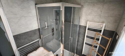 Et badeværelse på Villa Darom, 7 rue parmentier à Andernos les Bains