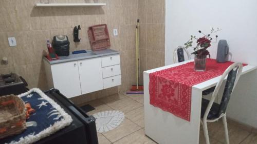 Η κουζίνα ή μικρή κουζίνα στο Flat estação