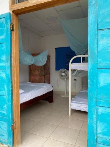 a small room with two bunk beds in it at Sauka Loft Hostel in Rincón