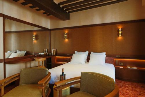 Gallery image of Hôtel Konfidentiel - Chambre Deluxe - Louvre in Paris