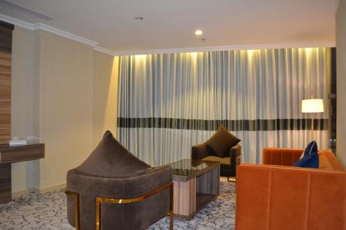 a living room with a couch and a chair at فندق الشهباء الفيحاء Hotel Al Shahba Al Faiha Jeddah in Jeddah