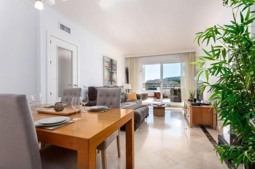 Seaview 2 beds appartment La Duquesa