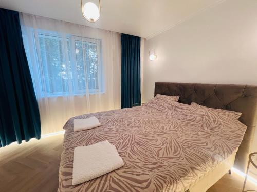 a large bed in a bedroom with a window at Premium Apartment Turda in Turda