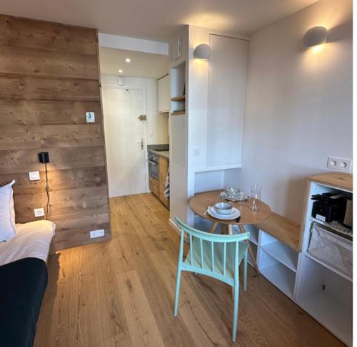 Η κουζίνα ή μικρή κουζίνα στο Charming Mont-Blanc View Studio in Chamonix