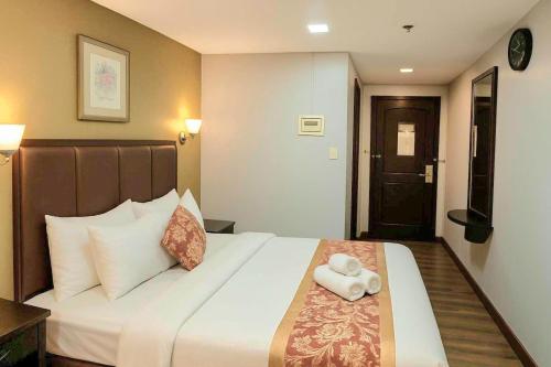 Ένα ή περισσότερα κρεβάτια σε δωμάτιο στο JMM Grand Suites