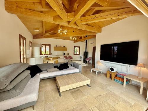 Unique Villa, Pool, Nature & Monaco on Foot