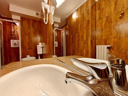 a bathroom with a white sink and a mirror at Residence Les Coupoles in Champoluc
