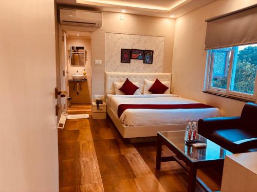 a hotel room with a bed and a bathroom at Hotel Chariot Inn in Deoghar