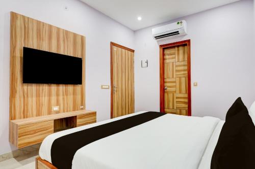 TV a/nebo společenská místnost v ubytování Hotel O Galaxy Inn