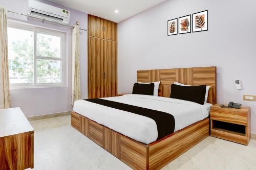 Postel nebo postele na pokoji v ubytování Hotel O Galaxy Inn