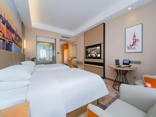 Katil atau katil-katil dalam bilik di Vienna International Hotel Jingzhou New World